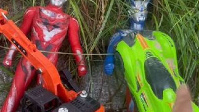 怪兽又抢了奥特曼的玩具#儿童玩具#好玩的玩具#奥特曼玩具