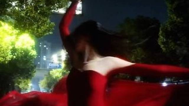 “她” #拍出电影感 #青年创作者成长计划 #舞蹈 #夜景