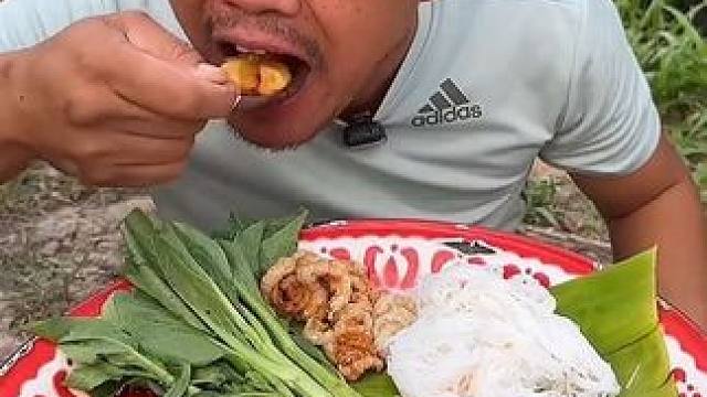 鲜米粉炸猪皮酸辣️木瓜块