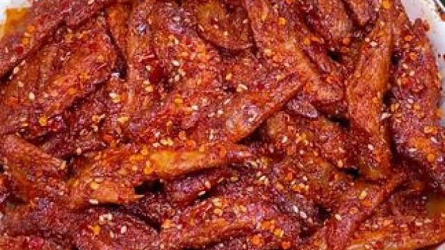 真的太好吃了这个虎皮鸡翅尖！吃起来麻麻辣辣的巨爽！