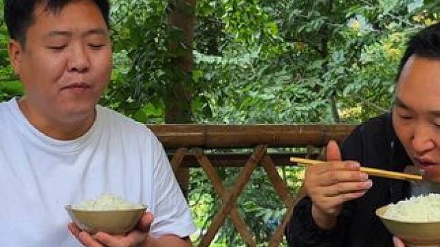 天冷就适合这样一锅炖，烫点各种蔬菜，吃得真暖和！ #乡村味道 #新农人计划2025 #农村美食#人间