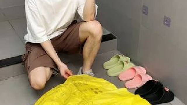 兔耳伸缩拖鞋架 收纳毛巾不占空间，还是个 拖鞋上墙不积水，卫生间干净