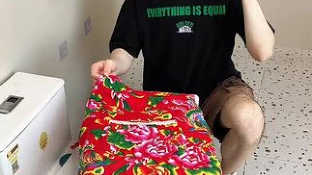 兔耳伸缩拖鞋架 收纳毛巾不占空间，还是个 拖鞋上墙不积水，卫生间干