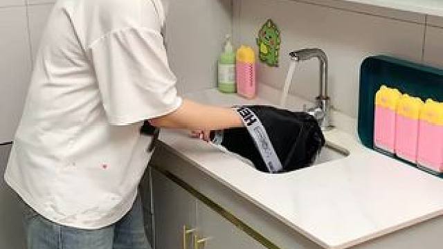 多功能肥皂盒 手洗衣服一定少不了这个 ，起泡很丰富不打滑，可以把肥皂用的一点都不剩，还是