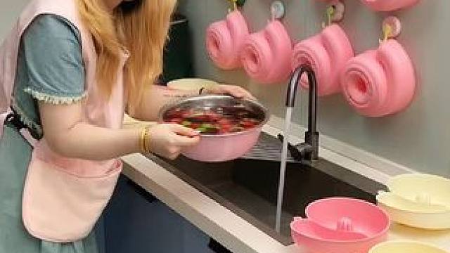 蜗牛自动清洗篮 蜗牛自动清洗篮，有了它，以后洗水果可就太方便了，自动洗干净还能自动沥水，