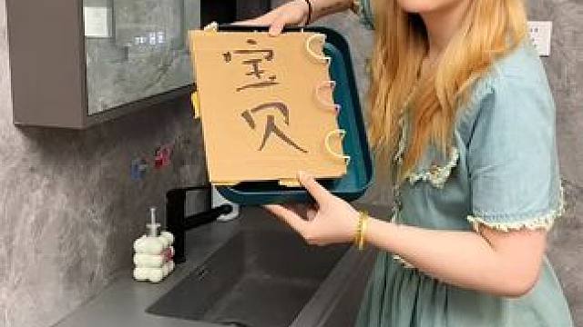 萌狗吸盘置物架 这款吸盘脸盆挂钩 真不错，免打孔上墙，全家的脸盆都能上墙收纳不占地方，大号脸盆也没问