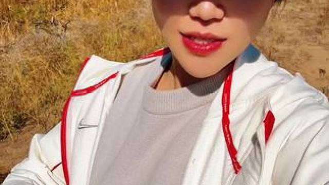 乌鲁木齐周边的胡杨林 自驾一个小时就能到达，总长30公里