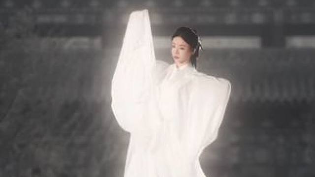 听说右手长痣是辜负了自己很爱的人。
#古风汉服美如画 #国风舞蹈 #中式美学