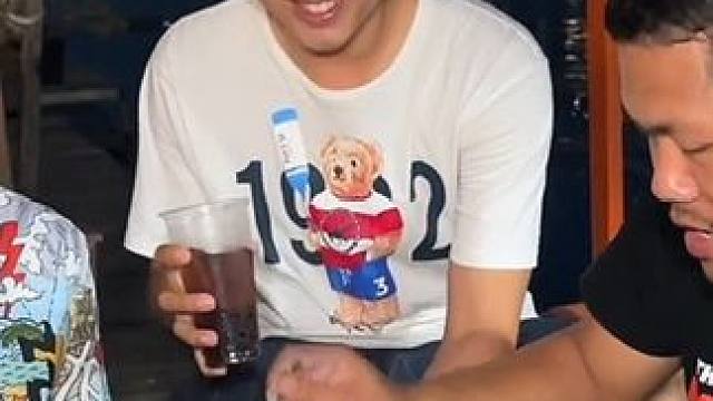 让朋友尝尝我做的蛋蛋蛙