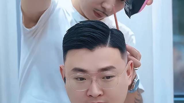 每一位顾客我都认认真真把头发剪好。常年招生。地址揭阳桥南柏顿公寓四楼，