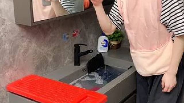 多功能肥皂盒 手洗衣服一定少不了这个#肥皂起泡器 ，起泡很丰富不打滑，可以把肥皂用的一点都不剩，还是