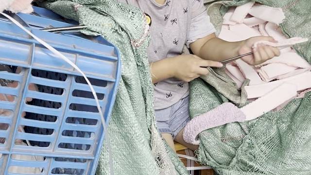 今天去小姑子的厂里做了一天，临时工发了175块钱，你们觉得划算吗？#记录生活 #全职妈妈日常