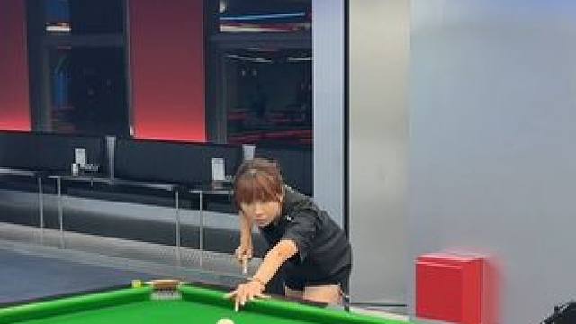 当羽球人打台球#羽毛球#嘉嘉羽毛球