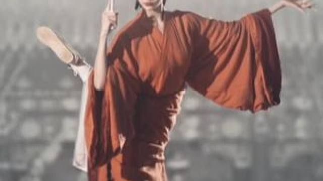 柔是东方骨，姿是心无拘。
#中式美学 #国风古韵 #古风的氛围感还得是汉服