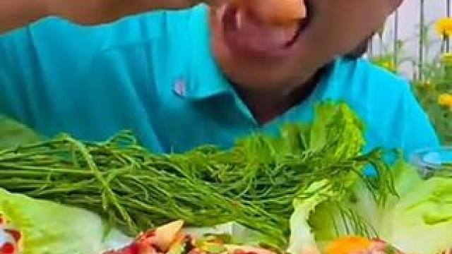 酸辣浇汁️生呛大虾 #美食 #泰国美食 #户外美食 #内容启发搜索