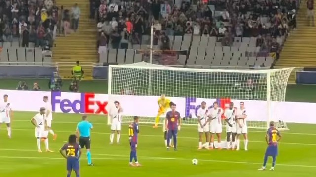 亚马尔的任意球在空中画了一个香蕉，这是属于猴王的标志！