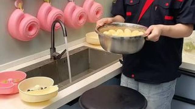 蜗牛自动清洗篮 蜗牛自动清洗篮，有了它，以后洗水果可就太方便了，自动洗干净还能自动沥水，