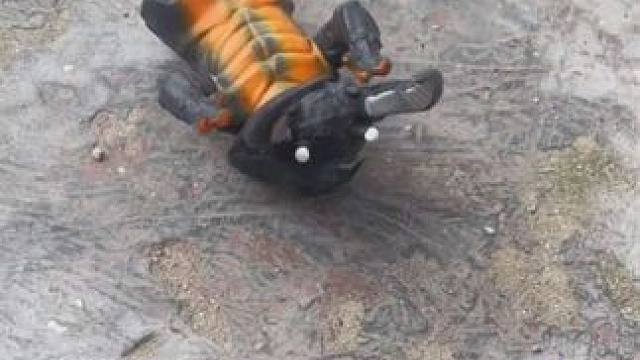 大怪兽打它#儿童玩具#好玩的玩具#童趣