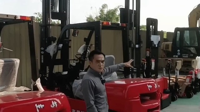 Guangzhou, ChinaOld Zhong's used car export中国广州老钟