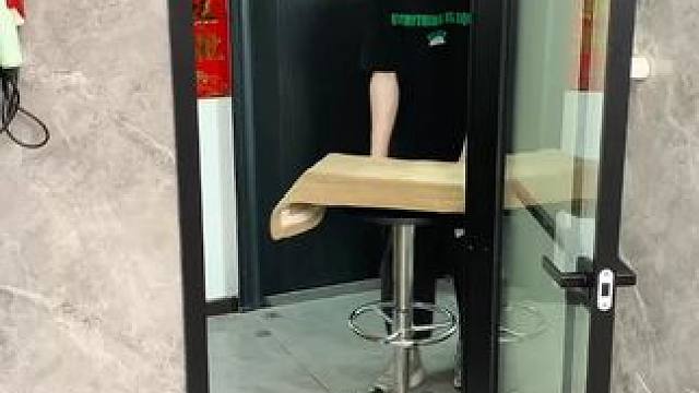 螃蟹壁挂拖把夹 有了这个拖把夹，家里的拖把扫把能上墙收纳了，不占空间，拿取也方便#拖把夹  #吸盘拖