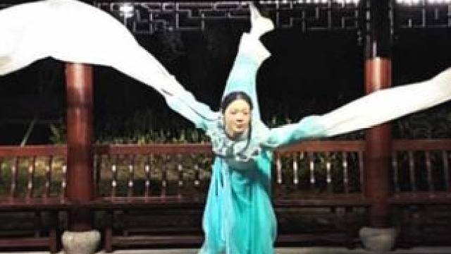 “戏一折，水袖起落” #变装 #舞蹈 #水袖 #三千梨树六百湘水