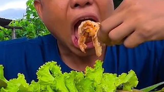 新鲜蔬菜酸辣凉拌️大鸡爪 #美食 #泰国美食 #户外美食 #内容启发搜索