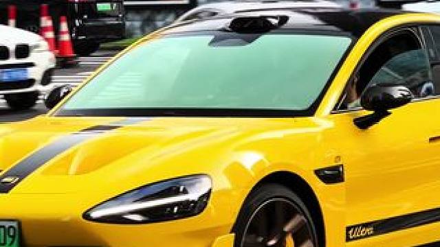 女孩们，快来领取你们的爱车吧#小米su7ultra #汽车摄影 #原创视频 #dou是好车