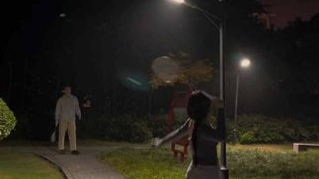 其实幸福很简单，在秋天的某一个夜晚和你