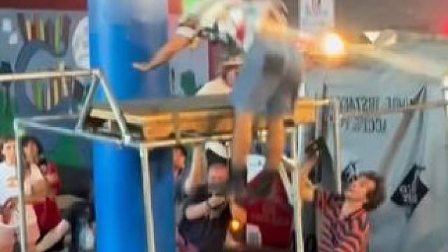 哥们儿帽子很打眼啊这么高摔下去没事？！ Jod比赛中推墙后空落窄台失误，强大的滞空和身体素质让他瞬