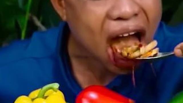 大彩椒酸辣凉拌️折耳根 #美食 #泰国美食 #户外美食 #内容启发搜索