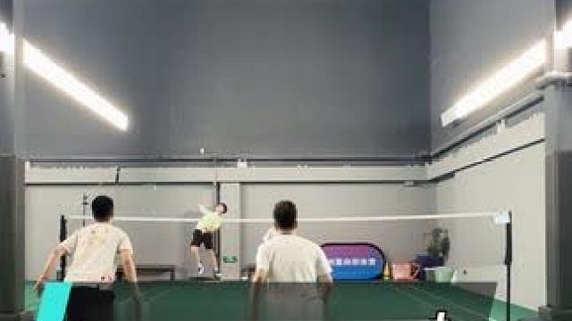 双打搭档起球时，该如何正确跑位？跑位原则是什么？ #羽毛球教学 #羽毛球培训 #羽毛球双打 #双打跑