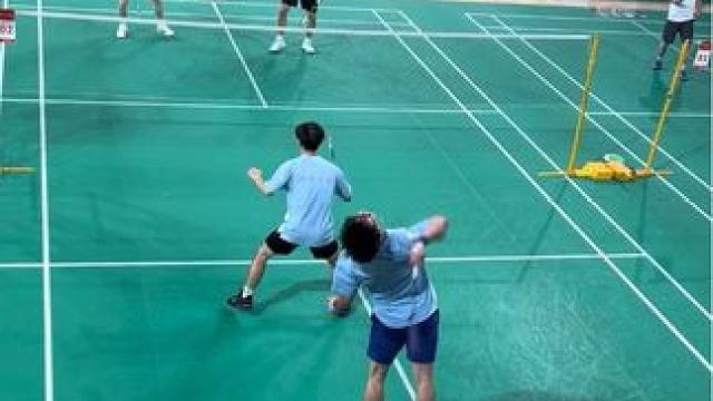 羽毛球男双比赛有点意思