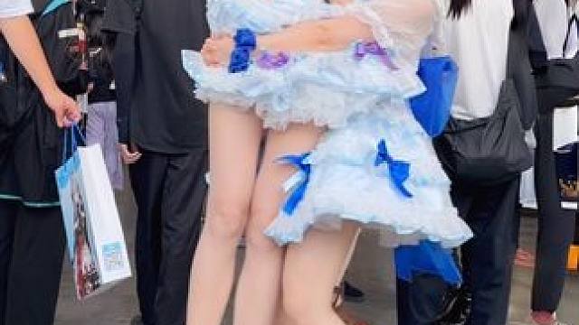 和朋友逛漫展就要拍这个！！！ 第一次去CICF当嘉宾可把我高兴坏了，高兴到把 搬过来又