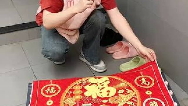 兔耳伸缩拖鞋架 #可伸缩毛巾架  收纳毛巾不占空间，还是个#可伸缩拖鞋架 拖鞋上墙不积水，卫生间干净