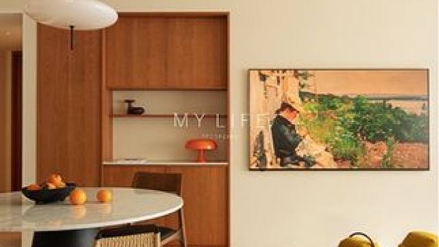 理想的家，是高级感与烟火气的共生。 理想的家，是高级感与烟火气的共生。木色打底，包容着一切喧嚣与静谧