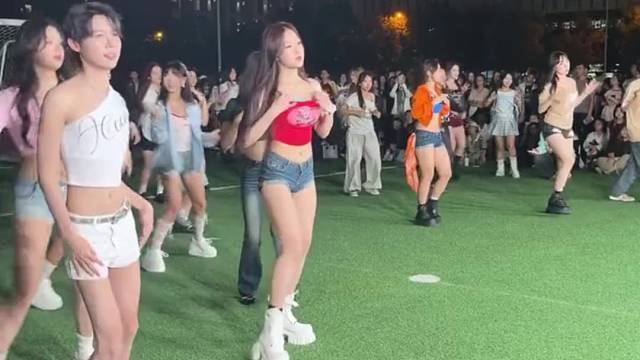 这才是广场舞还有的样子