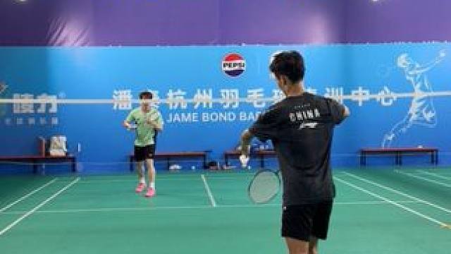 感谢潘教练的指导，我要继续加油 #羽毛球 #运动 #单打#家乐#潘泰