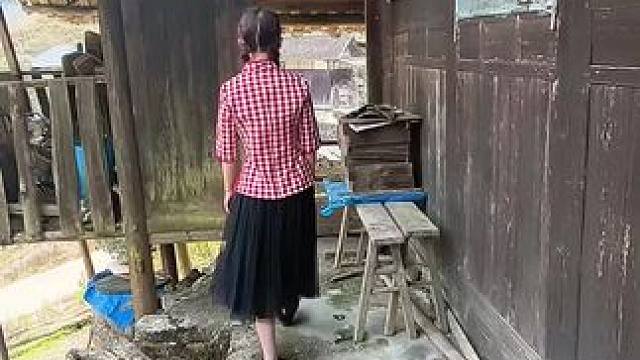 都说嫁出去的女儿泼出去的水，离婚的没有家可回，梦里常常还在，小时候长大的地方，放下了所有的包袱，回到