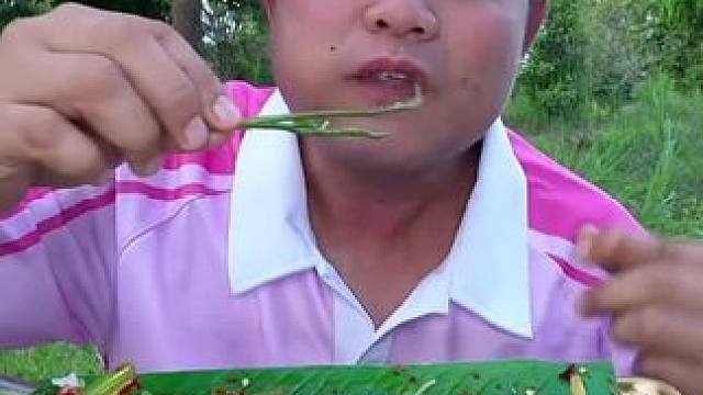 小猫爪子鲜辣大田螺凉拌荷花杆米粉 #泰国大叔#泰国美食#内容启发搜索 #种草激励计划 #全民任务