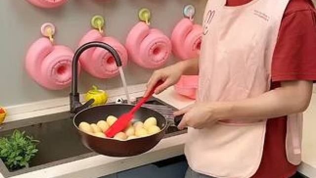 蜗牛自动清洗篮 蜗牛自动清洗篮，有了它，以后洗水果可就太方便了，自动洗干净还能自动沥水，