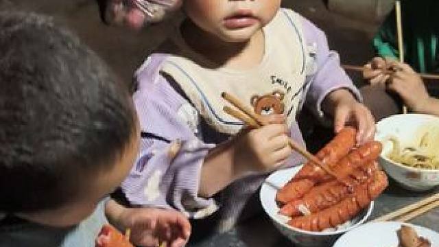 给孩子烤了烧烤吃。