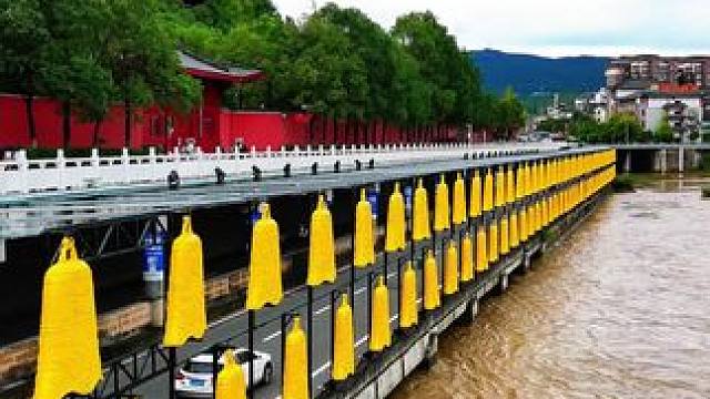 武则天皇家寺庙皇泽寺门前的108道金色福字钟，寓意天下幸福、吉祥、顺遂、平安！