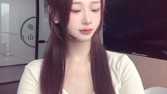 很多人挤进我的生活，丢下一句take care of yourself就走了