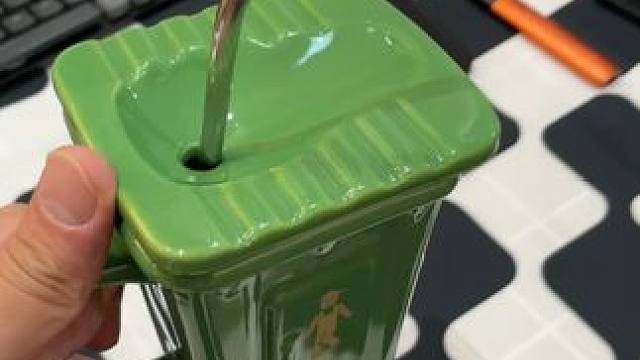 听说用这个水杯喝水更好喝~ #玩个很新的东西