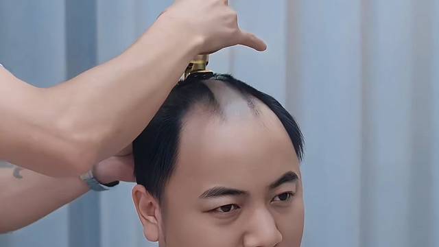 每一位顾客我都认认真真把头发剪好。常年招生。地址揭阳桥南柏顿公寓四楼，