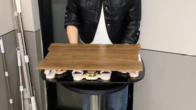 螃蟹壁挂拖把夹 有了这个拖把夹，家里的拖把扫把能上墙收纳了，不占空间，拿取也方便