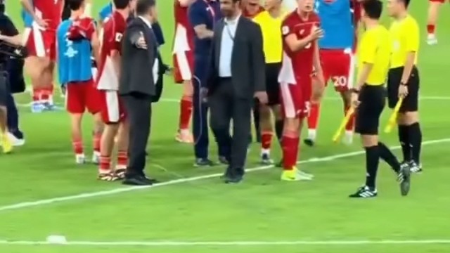 印尼无缘世界杯，赛后印尼队长拦住裁判组表达不满