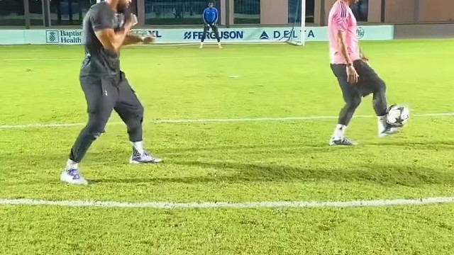 梅西保镖这波庆祝动作怎么看着有点眼熟。