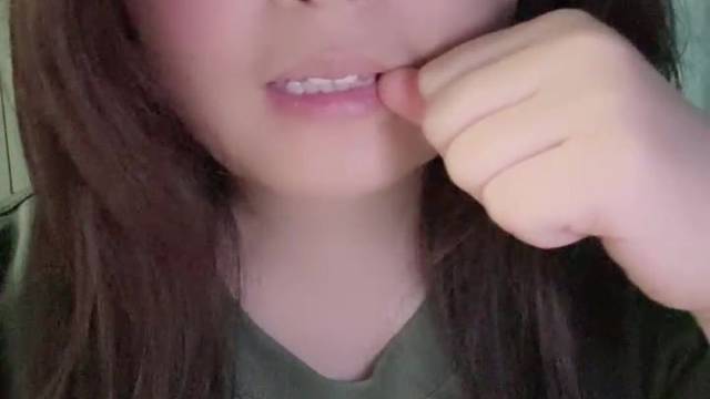 别问我在干嘛 你直说想我 我就在