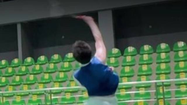 “为将来的难测，就放弃这一刻” #羽毛球  #单打  #突击  #伤感